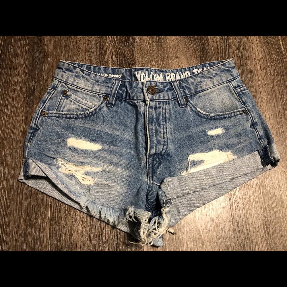 VOLCOM SHORTS